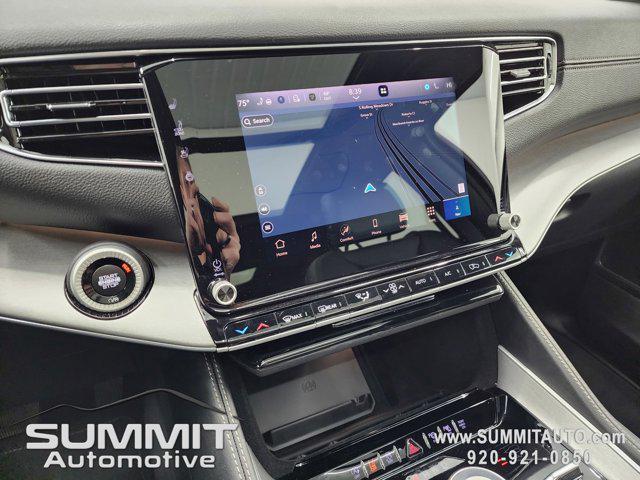 Photo of 2025 Diamond Black Crystal Pearlcoat Jeep Wagoneer