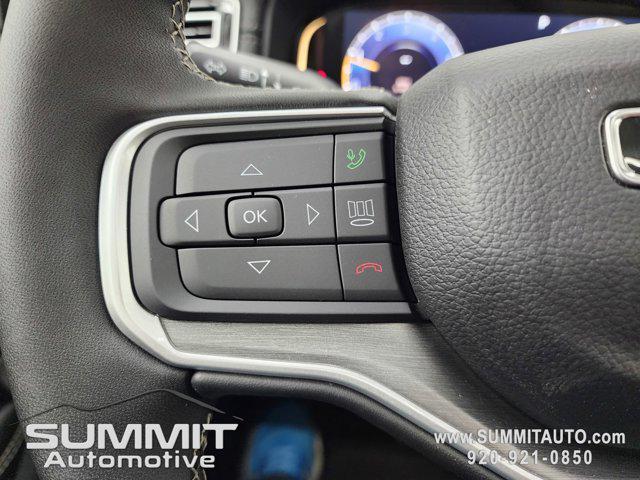 Photo of 2025 Diamond Black Crystal Pearlcoat Jeep Wagoneer