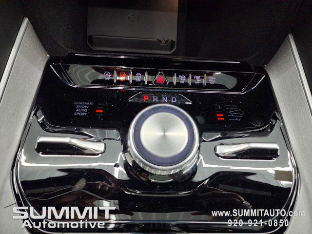 Photo of 2025 Diamond Black Crystal Pearlcoat Jeep Wagoneer