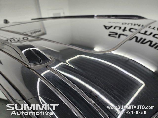 Photo of 2025 Diamond Black Crystal Pearlcoat Jeep Wagoneer