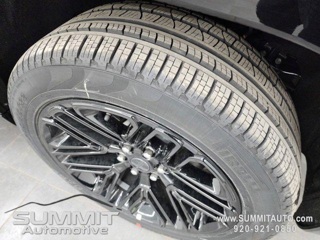Photo of 2025 Diamond Black Crystal Pearlcoat Jeep Wagoneer