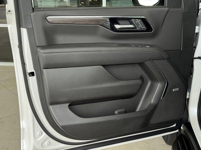 Photo of 2025 White Chevrolet Tahoe