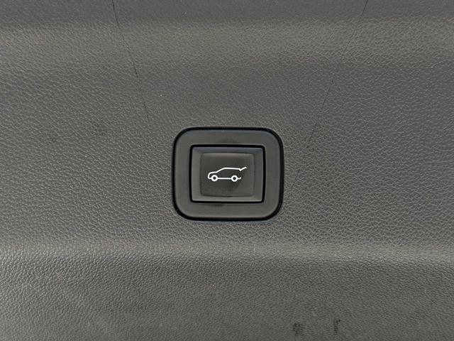 Photo of 2023 White Chevrolet Suburban