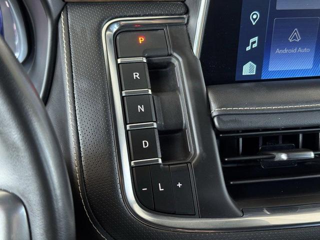 Photo of 2023 White Chevrolet Suburban