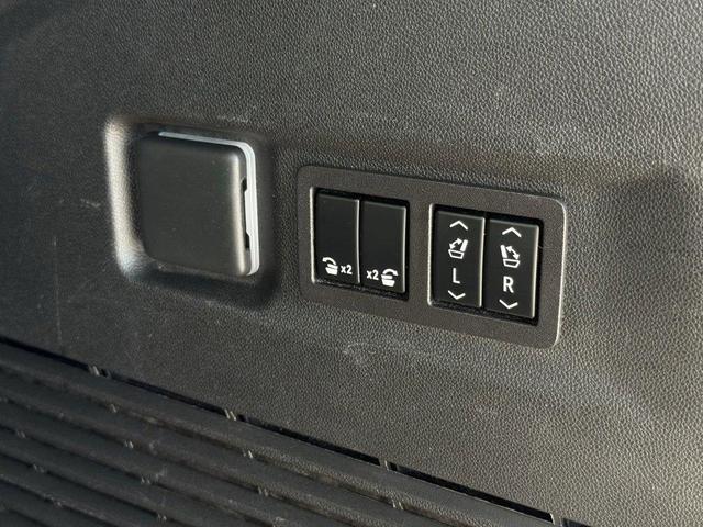 Photo of 2023 White Chevrolet Suburban