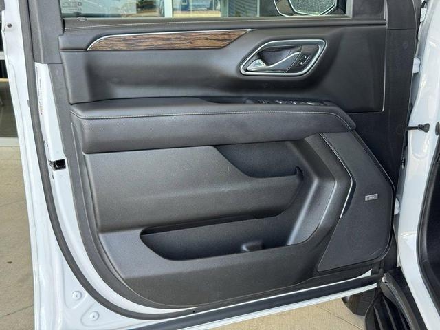 Photo of 2023 White Chevrolet Suburban