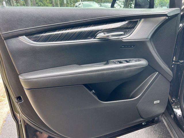 Photo of 2022 Stellar Black Metallic Cadillac XT6