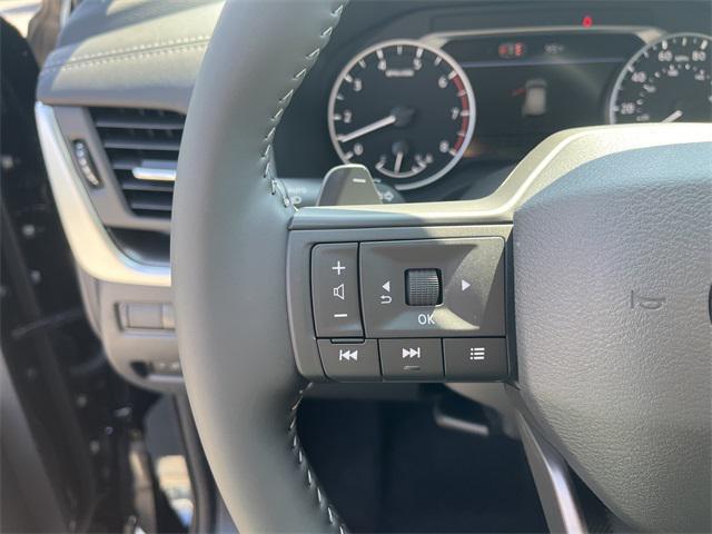 Photo of 2026 Everest White Pearl Tricoat Nissan Rogue