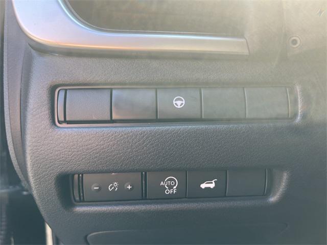 Photo of 2026 Everest White Pearl Tricoat Nissan Rogue