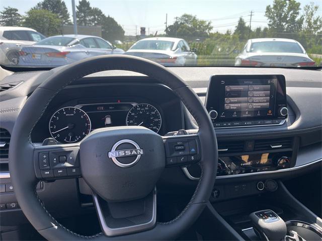 Photo of 2026 Everest White Pearl Tricoat Nissan Rogue