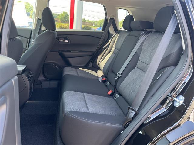 Photo of 2026 Everest White Pearl Tricoat Nissan Rogue