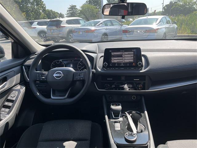 Photo of 2026 Everest White Pearl Tricoat Nissan Rogue