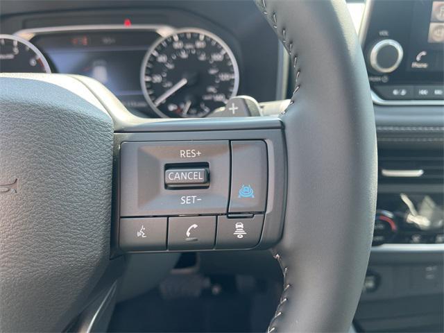 Photo of 2026 Everest White Pearl Tricoat Nissan Rogue
