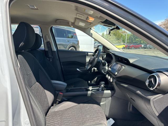 Photo of 2024 Gray/Super Black Nissan Kicks
