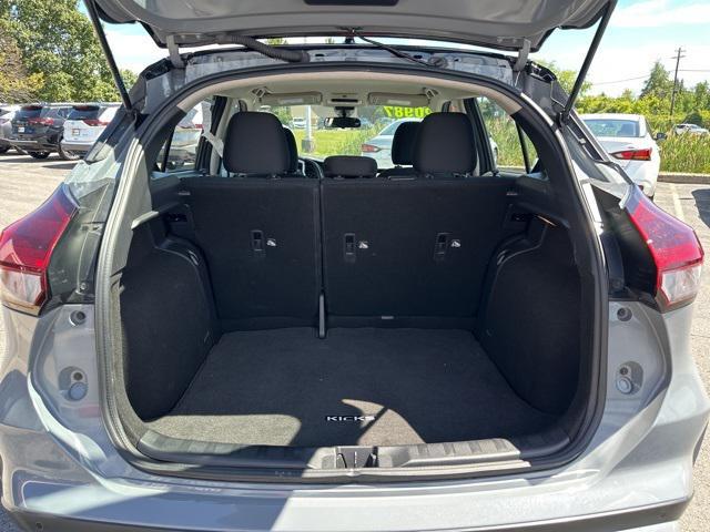 Photo of 2024 Gray/Super Black Nissan Kicks