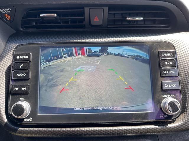 Photo of 2024 Gray/Super Black Nissan Kicks