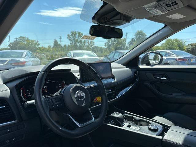 Photo of 2024 Super Black Nissan Rogue