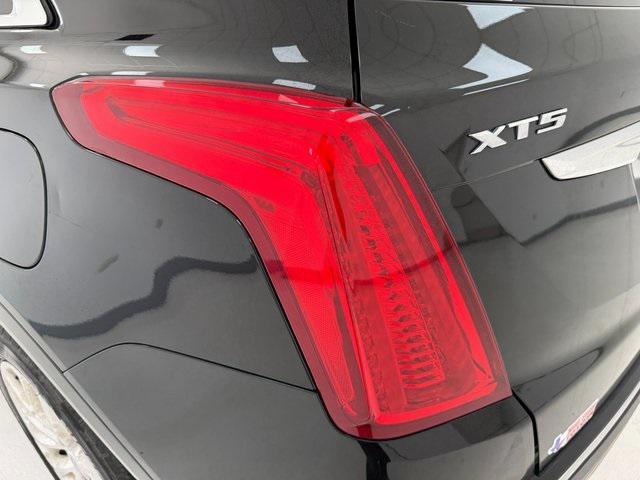 Photo of 2018 Stellar Black Metallic Cadillac XT5