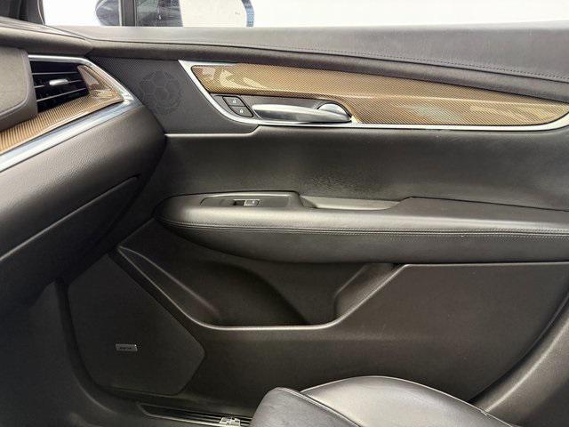 Photo of 2018 Stellar Black Metallic Cadillac XT5