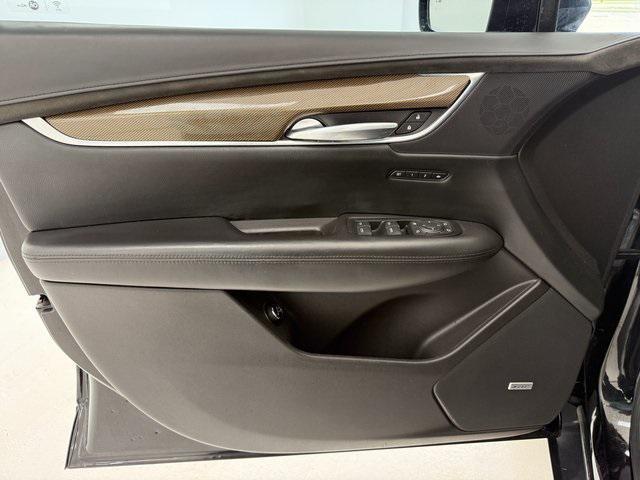 Photo of 2018 Stellar Black Metallic Cadillac XT5