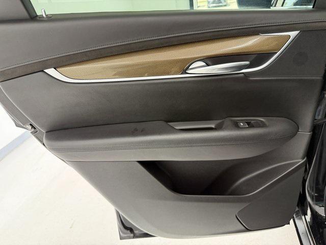Photo of 2018 Stellar Black Metallic Cadillac XT5