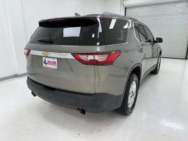 Photo of 2018 Pepperdust Metallic Chevrolet Traverse
