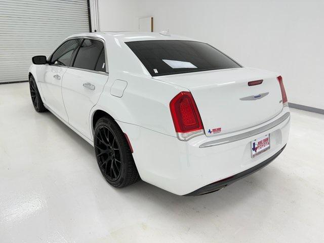 Photo of 2019 Bright White Clearcoat Chrysler 300