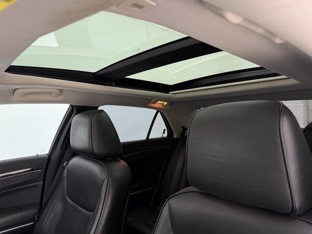 Photo of 2019 Bright White Clearcoat Chrysler 300