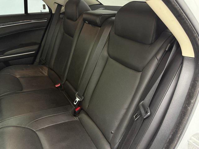 Photo of 2019 Bright White Clearcoat Chrysler 300