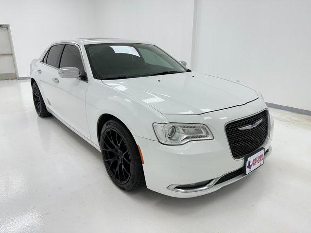 Photo of 2019 Bright White Clearcoat Chrysler 300