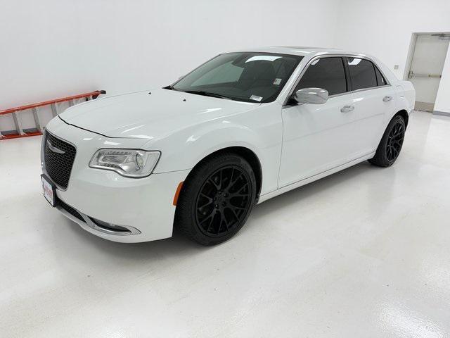 Photo of 2019 Bright White Clearcoat Chrysler 300