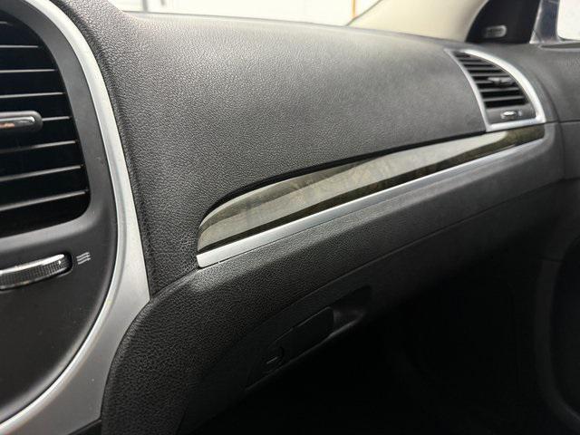 Photo of 2019 Bright White Clearcoat Chrysler 300