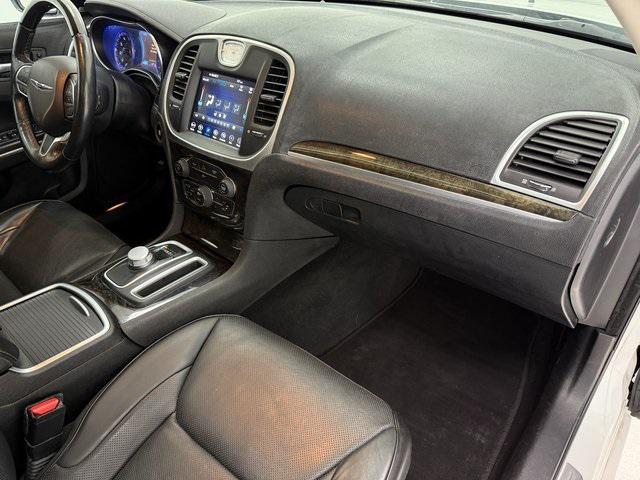 Photo of 2019 Bright White Clearcoat Chrysler 300