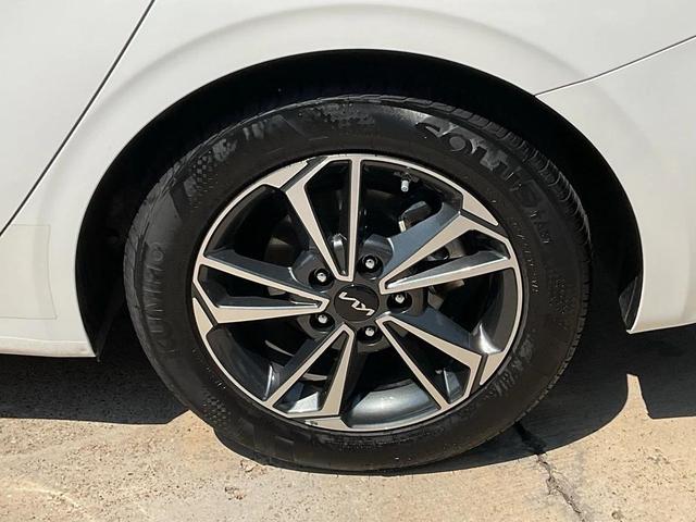 Photo of 2024 Snow White Pearl Kia Forte