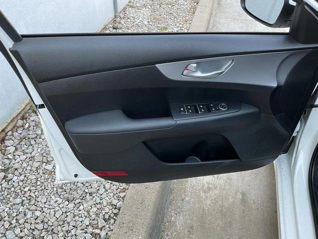 Photo of 2024 Snow White Pearl Kia Forte