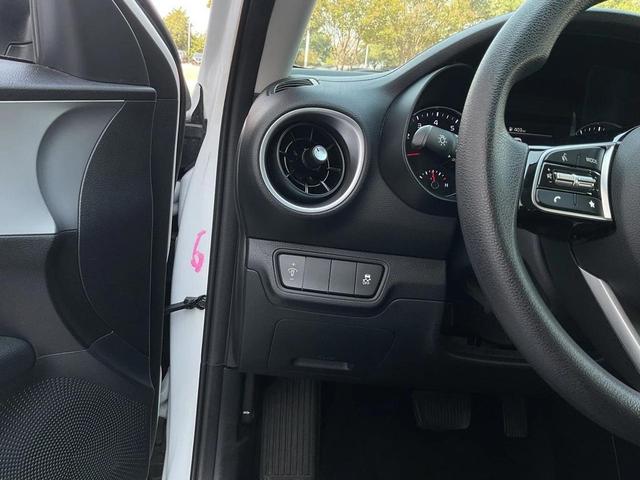 Photo of 2024 Snow White Pearl Kia Forte
