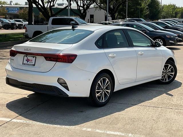 Photo of 2024 Snow White Pearl Kia Forte