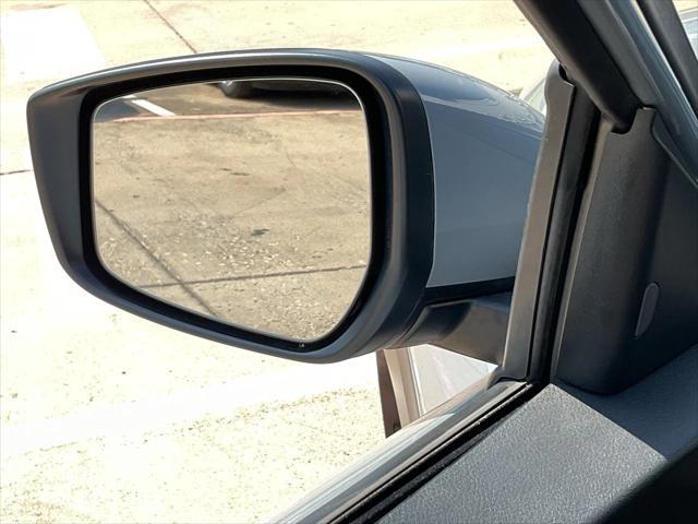 Photo of 2024 Gray Nissan Kicks