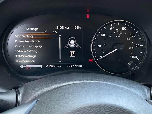 Photo of 2024 Gray Nissan Kicks