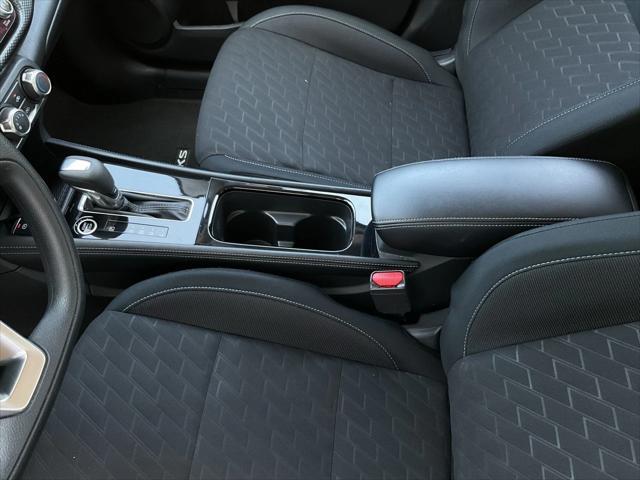 Photo of 2024 Gray Nissan Kicks