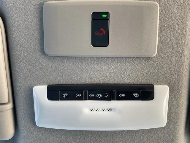 Photo of 2024 Gray Nissan Kicks
