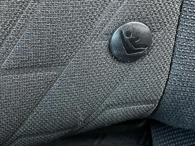 Photo of 2024 Gray Nissan Kicks