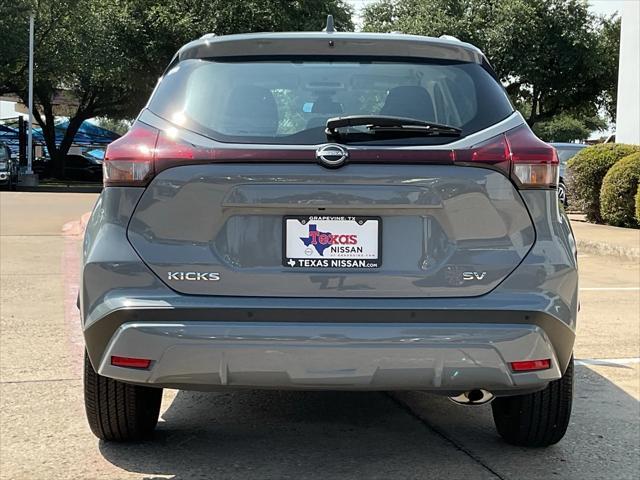 Photo of 2024 Gray Nissan Kicks