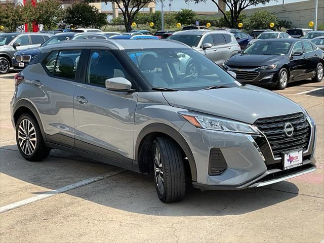 Photo of 2024 Gray Nissan Kicks