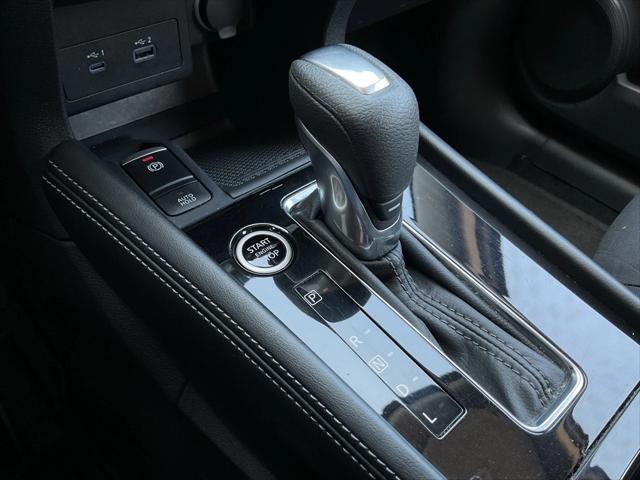 Photo of 2024 Gray Nissan Kicks