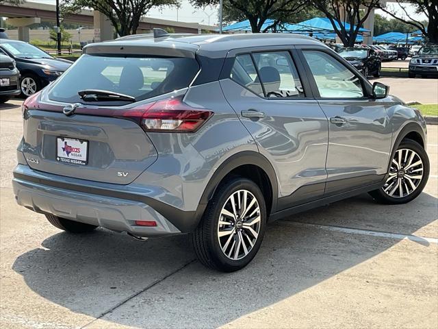 Photo of 2024 Gray Nissan Kicks