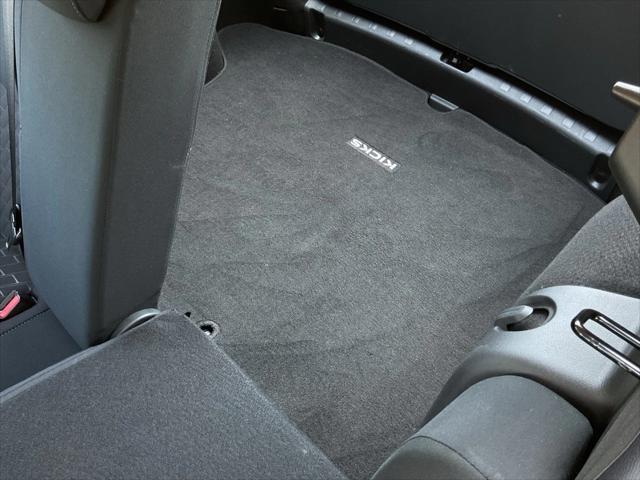 Photo of 2024 Gray Nissan Kicks