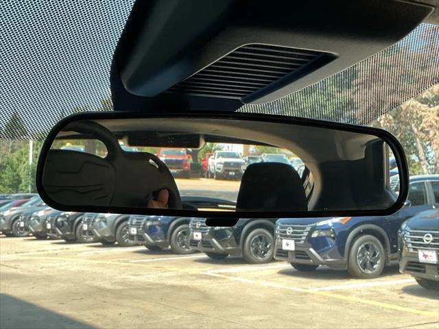 Photo of 2024 Gray Nissan Kicks