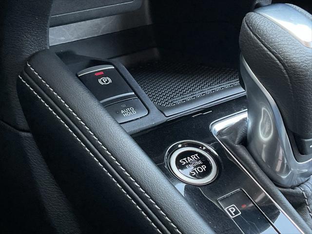 Photo of 2024 Gray Nissan Kicks