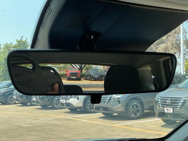 Photo of 2023 Snow White Pearl Kia Sportage
